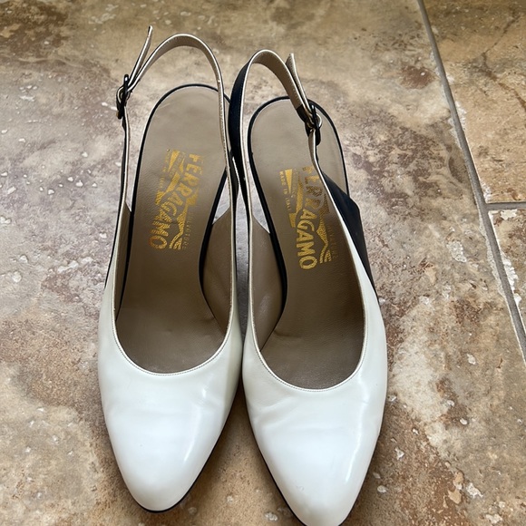 Vintage Ferragamo two tone sling backs MINT condition! Collectors item! - Picture 7 of 9